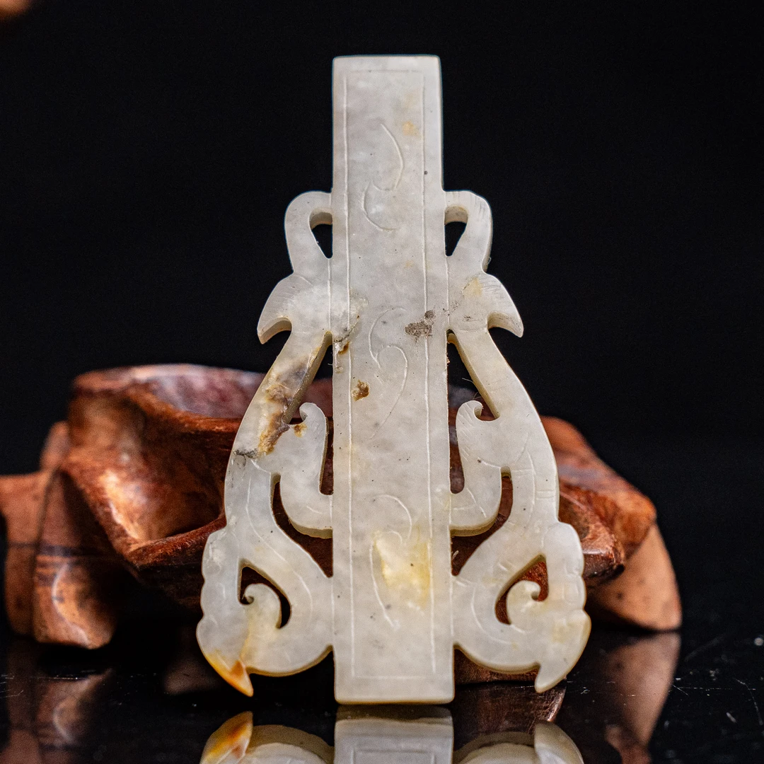 明代和田玉龙纹玉佩