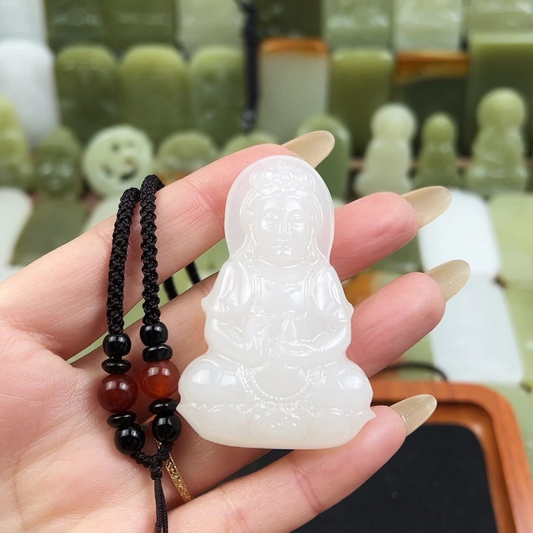 石英质玉未镶嵌颈饰