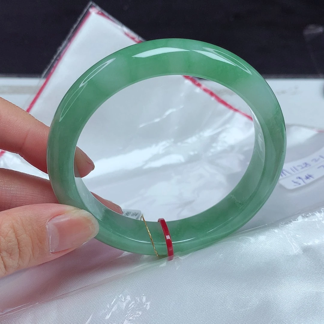 翡翠手镯未镶嵌59圈821