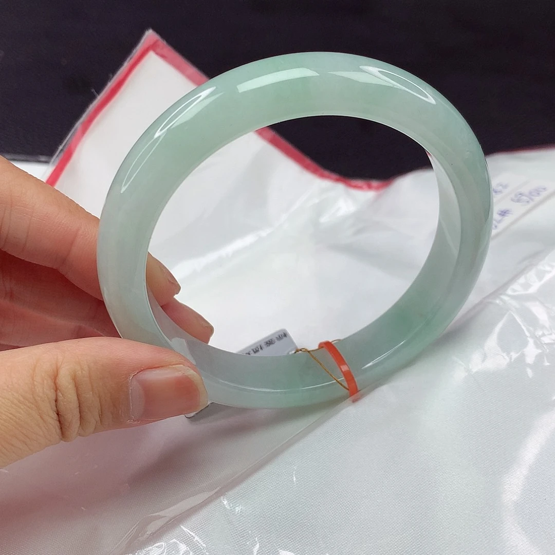 翡翠手镯未镶嵌62圈182