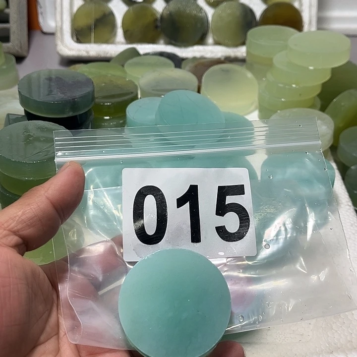 用***4蛇纹石玉未镶嵌珠宝半成品