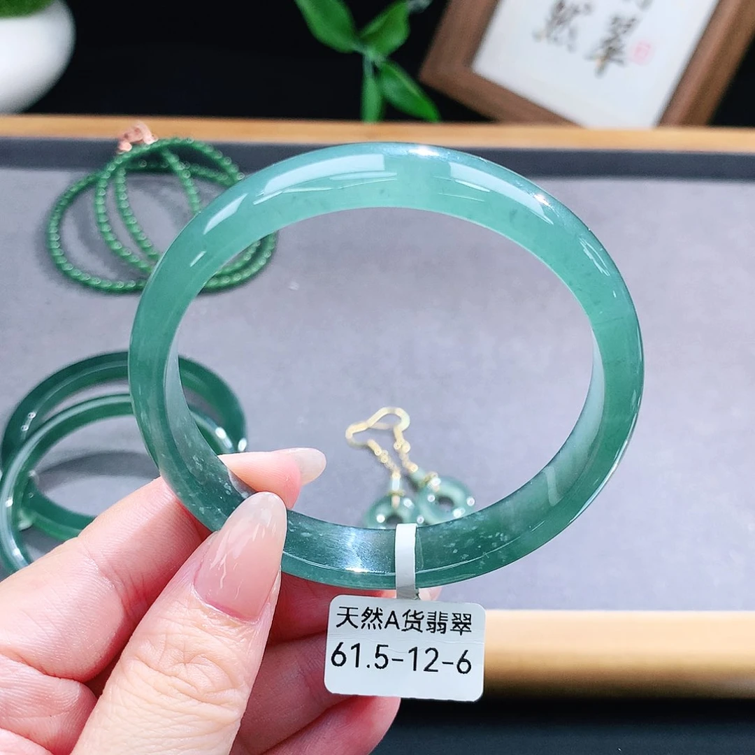 翡翠手镯（圆镯）未镶嵌