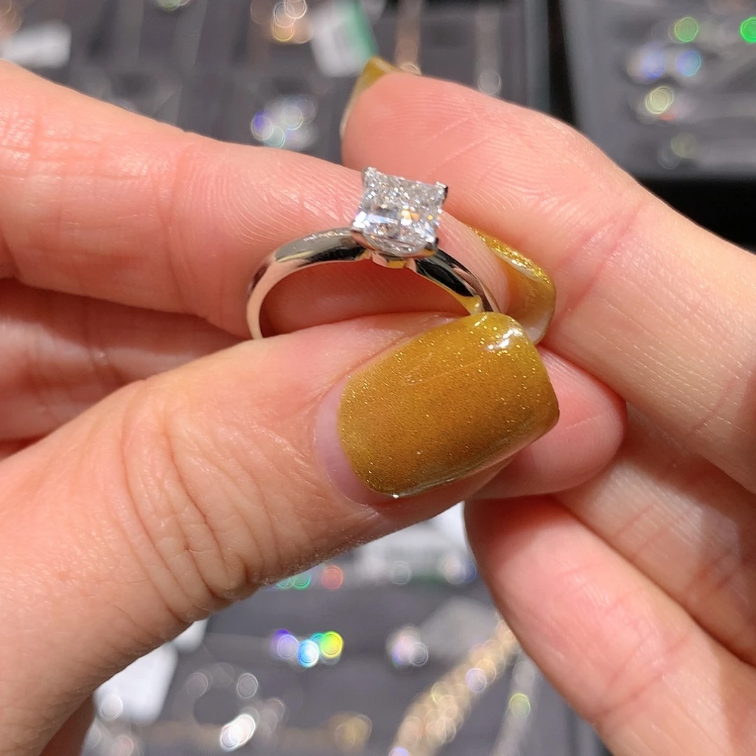 18K金镶嵌实验室培育钻石白*苏14