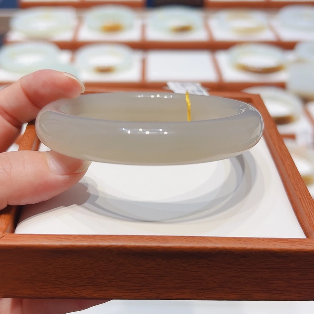 @***琦和田玉未镶嵌手镯