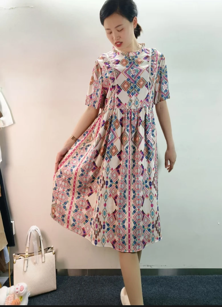 W138  连衣裙  该链接默认微瑕 无运费险 接受不了勿拍