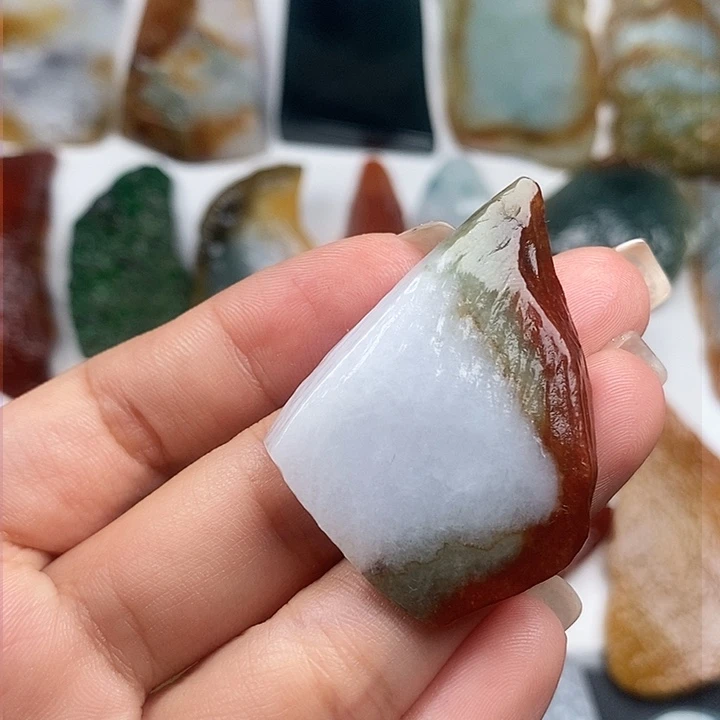 颈饰未镶嵌翡翠天然