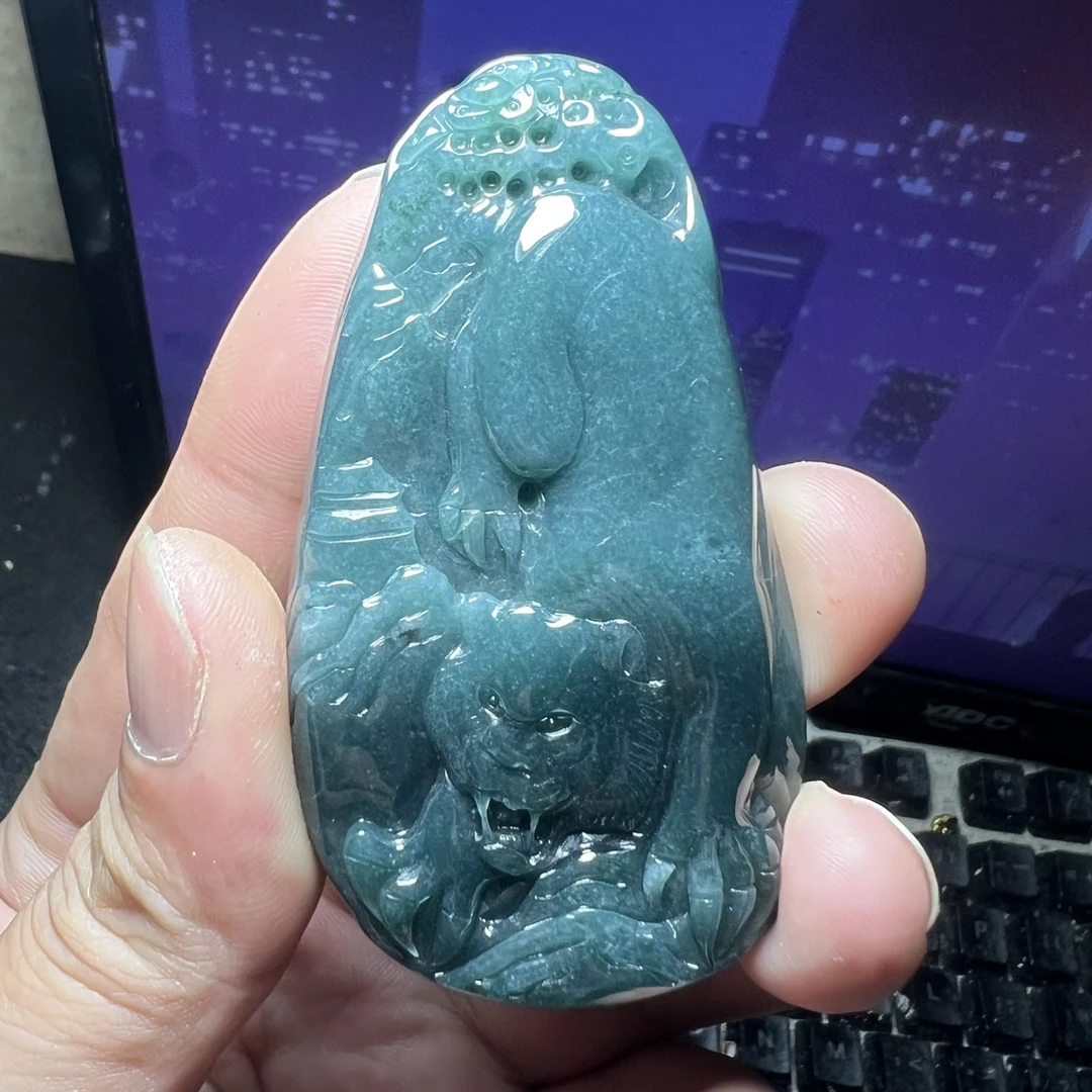 纯天然A货翡翠《下山虎》挂件