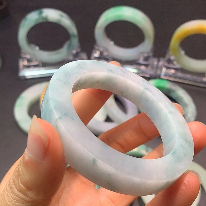 懒***懒定制翡翠未镶嵌翡翠手镯