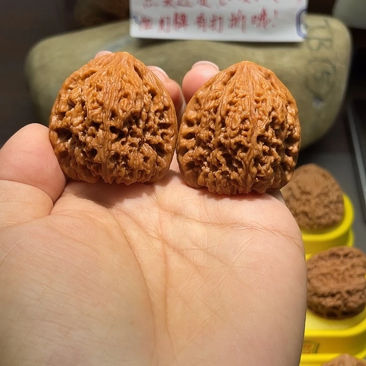 骆***方把件文玩核桃111号，40尺全品三角凹底