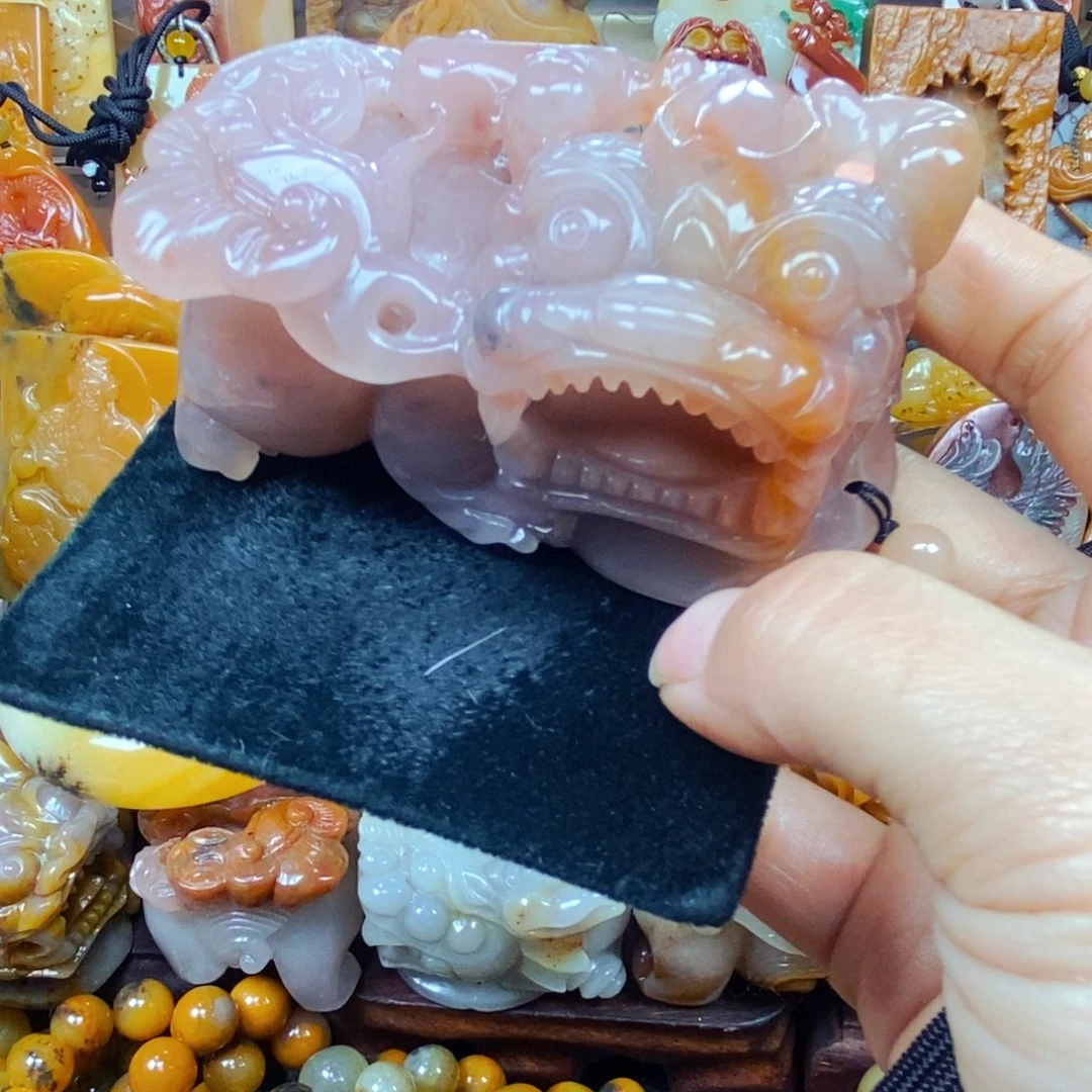 未镶嵌石英质玉（黄龙玉）颈饰