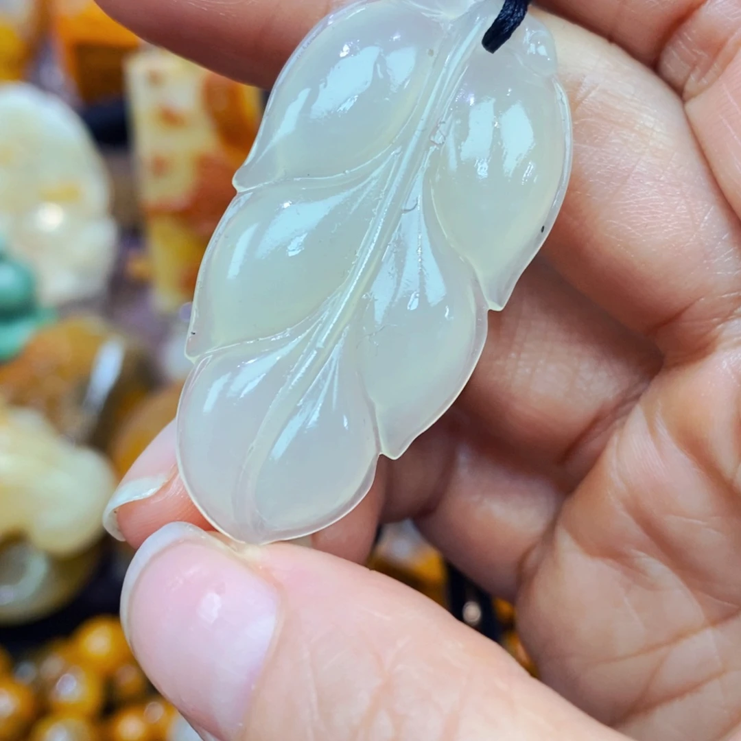 未镶嵌石英质玉（黄龙玉）颈饰