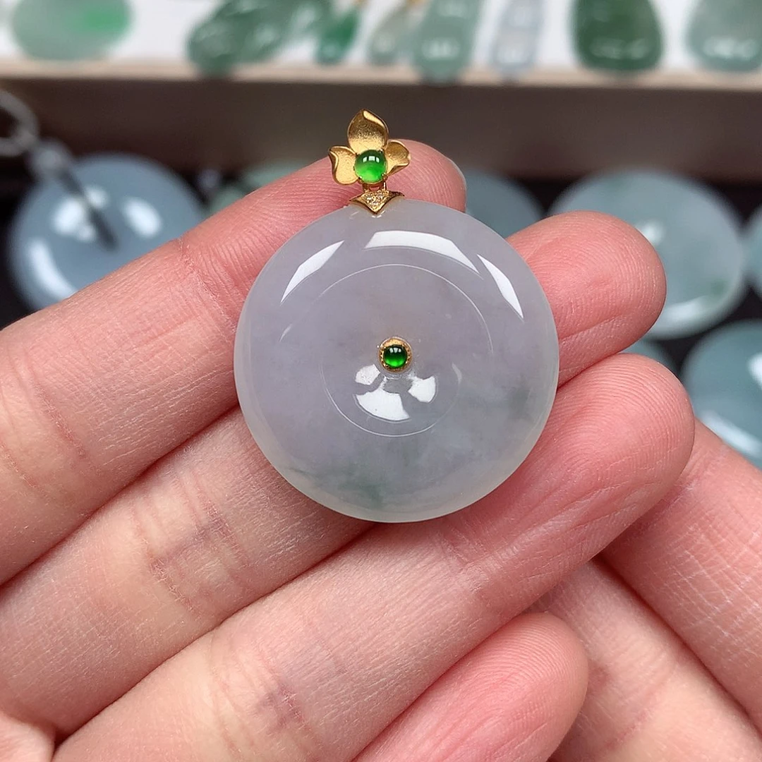 翡翠颈饰未镶嵌平安扣