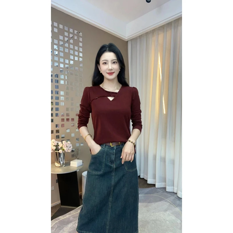 新款圆领纯色不规则镂空串珠轻奢时尚减龄休闲气质显瘦长袖小衫