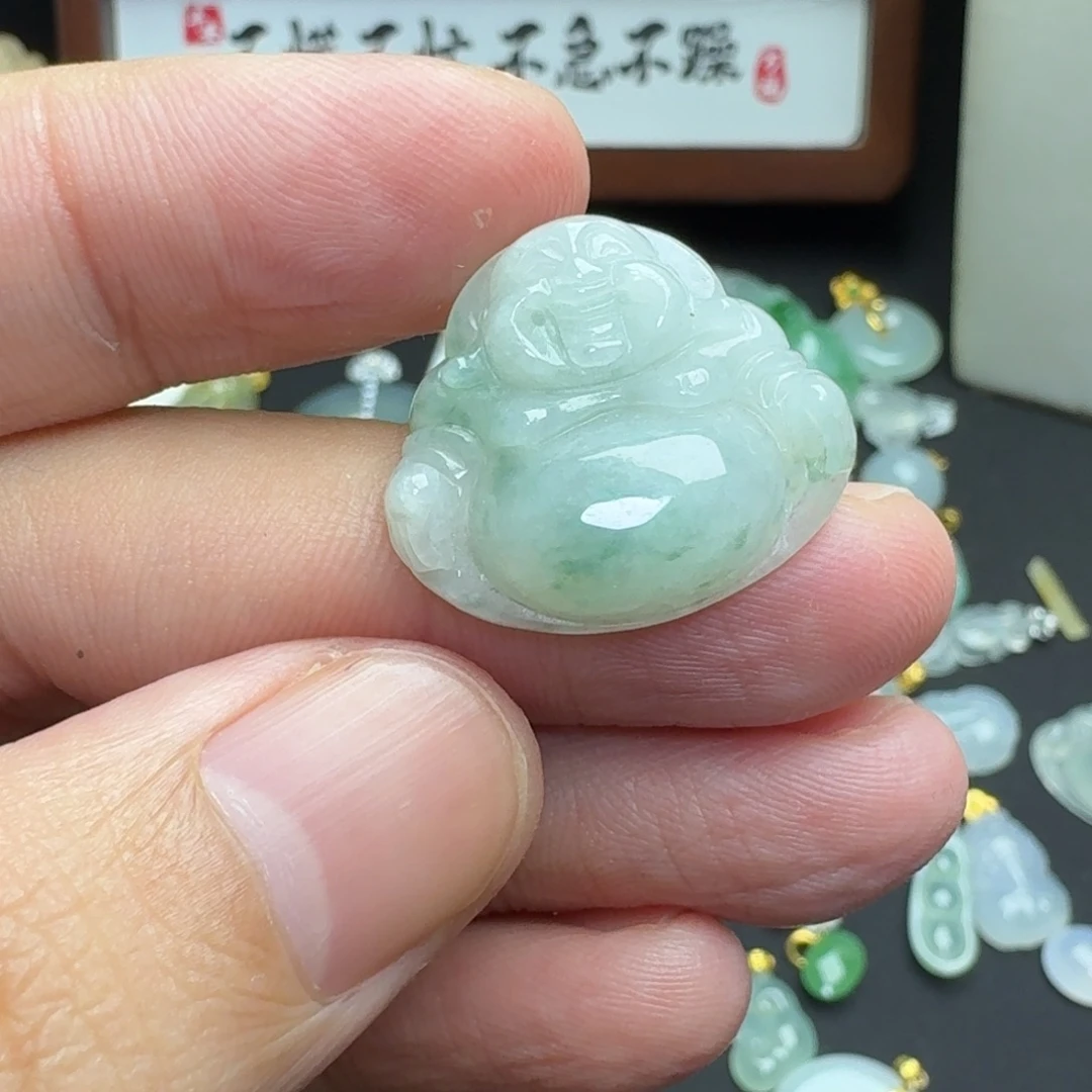 翡翠未镶嵌颈饰佛公
