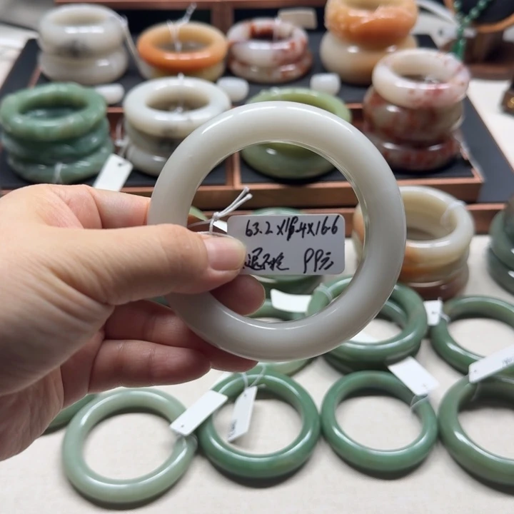 石英质玉未镶嵌手镯