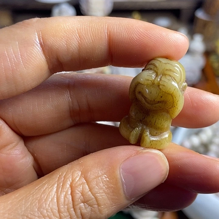 配饰驼骨雕刻一个出