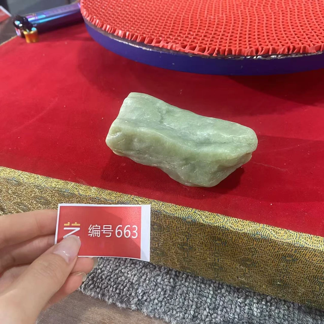 新疆玉料原石发一件编号663