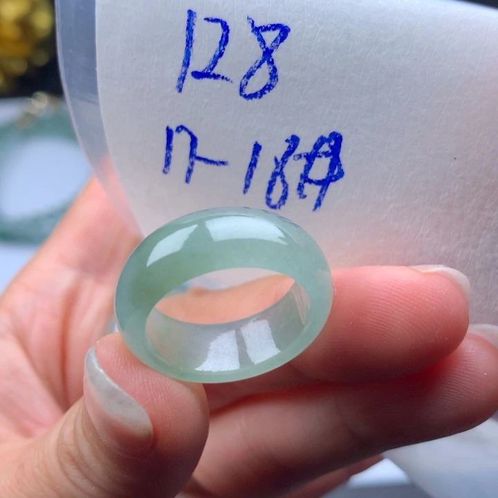 李***r定制翡翠未镶嵌戒圈