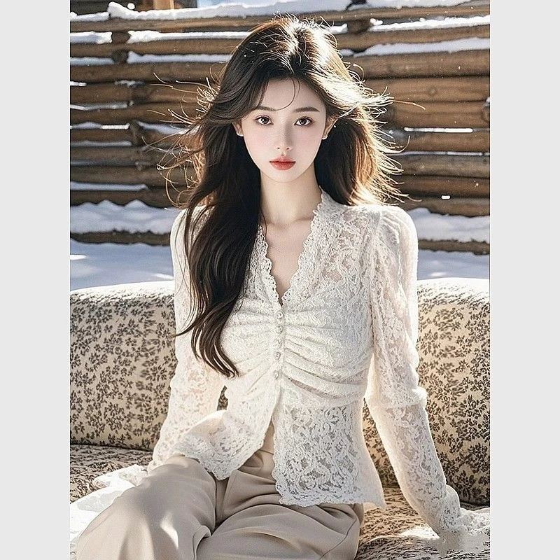 2025年新款《品质》绝美法式蕾丝衬衫女秋冬新款法式蕾丝V领衬衫