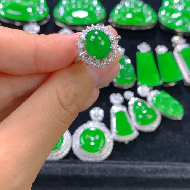 翡翠银S925镶嵌戒指一个