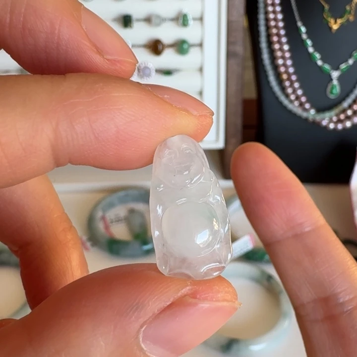 翡翠未镶嵌颈饰站佛