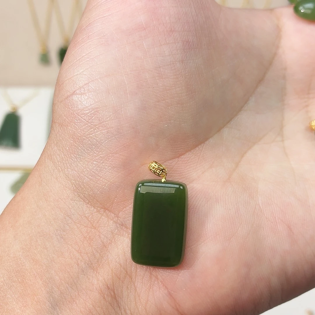 W****和田玉（碧玉）18K金镶嵌吊坠(赠链)