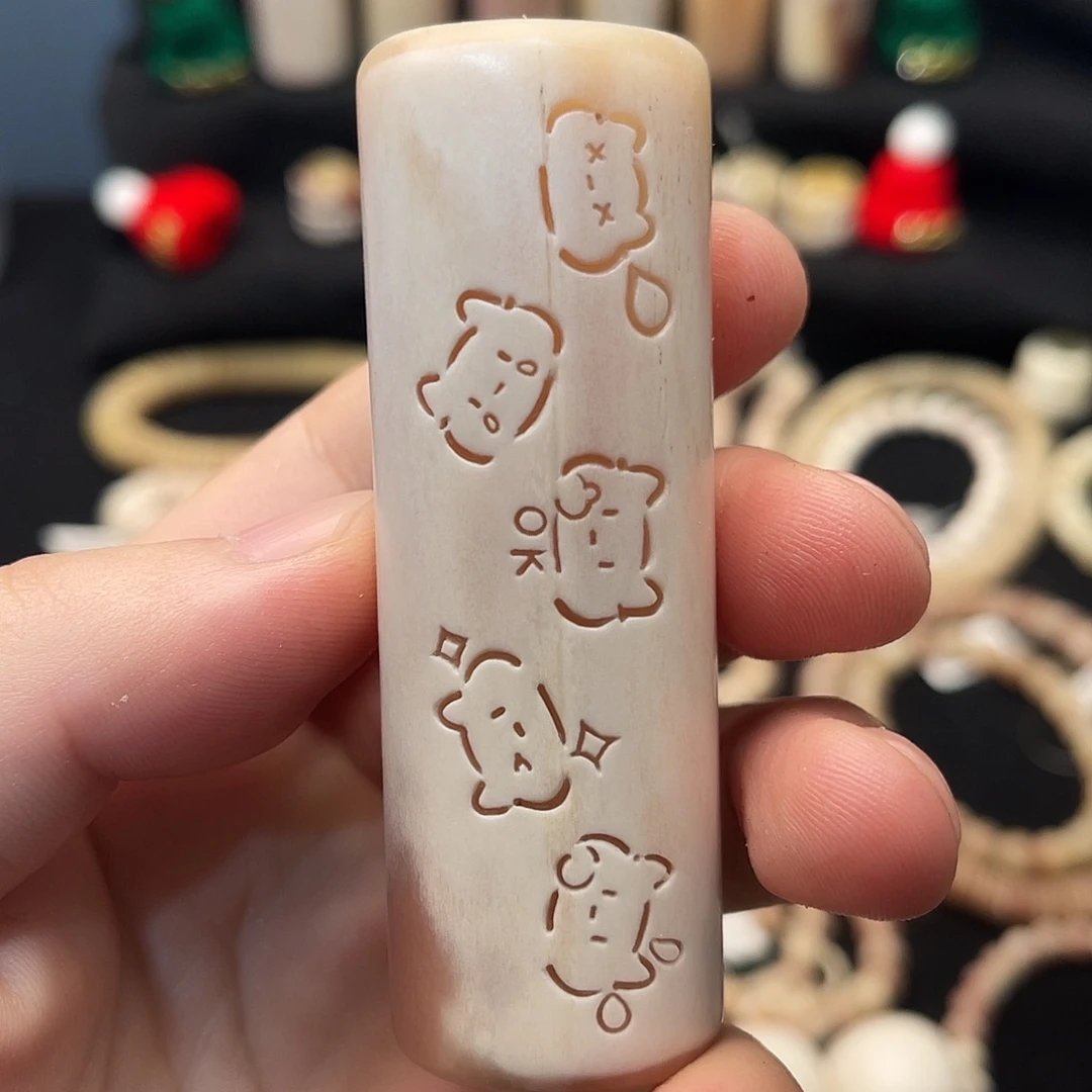 精品驼骨老料手雕手把件