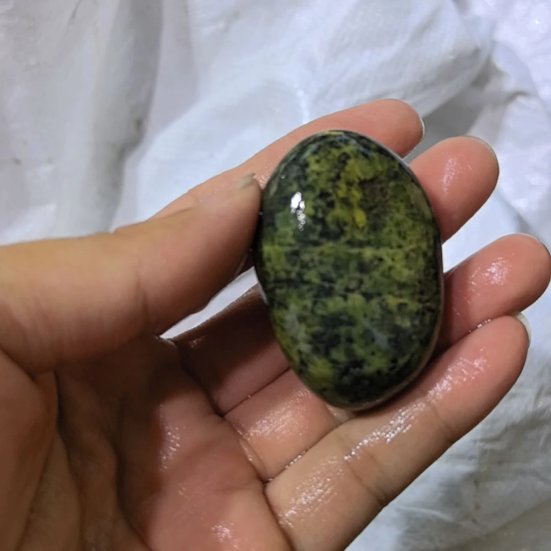 东***韵有机玻璃藏玉药王石原石一个