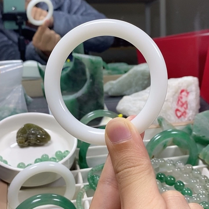 石英质玉（非洲翠）未镶嵌套链