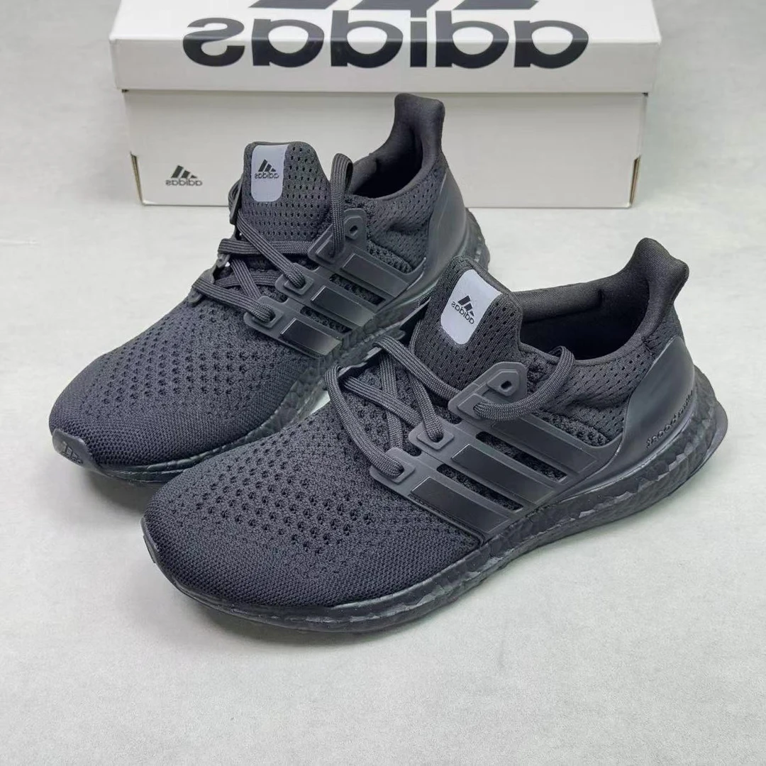 Adidas阿迪达斯 Ultraboost 女款透气减震防滑低帮跑步鞋HQ4204
