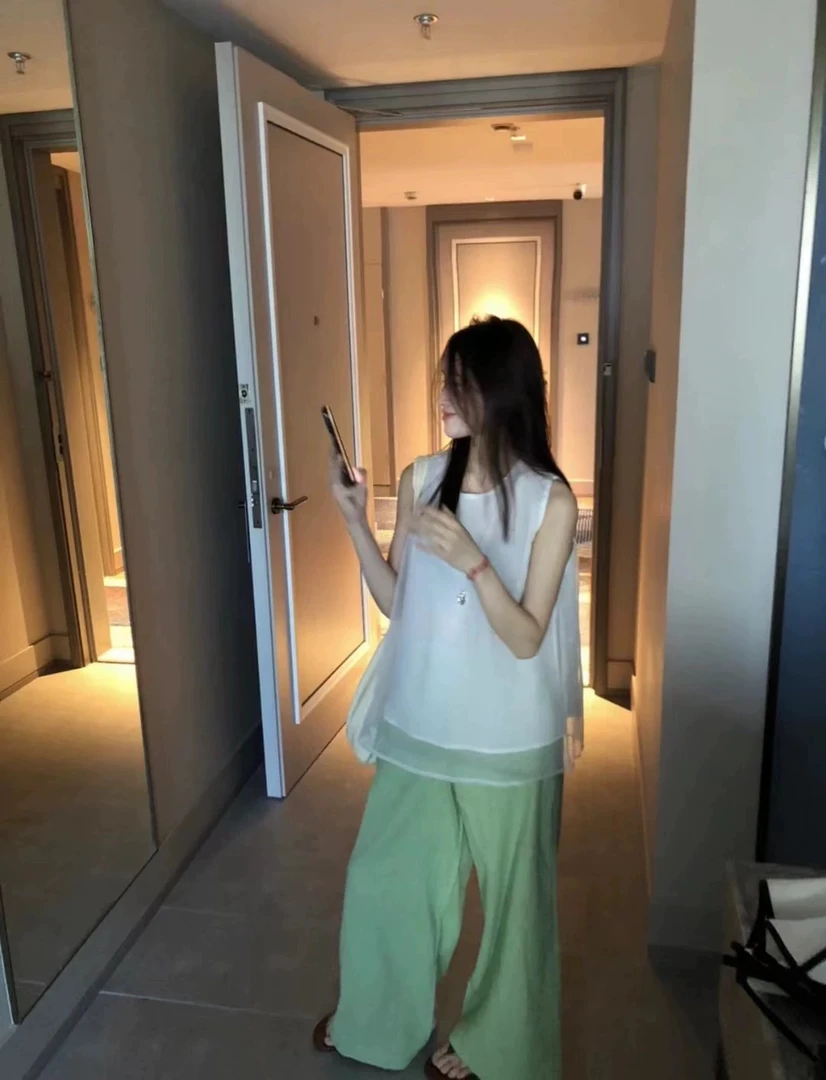 @1051【】别致拼接网纱背心衬衫女夏独特宽松外穿坎肩无袖上衣