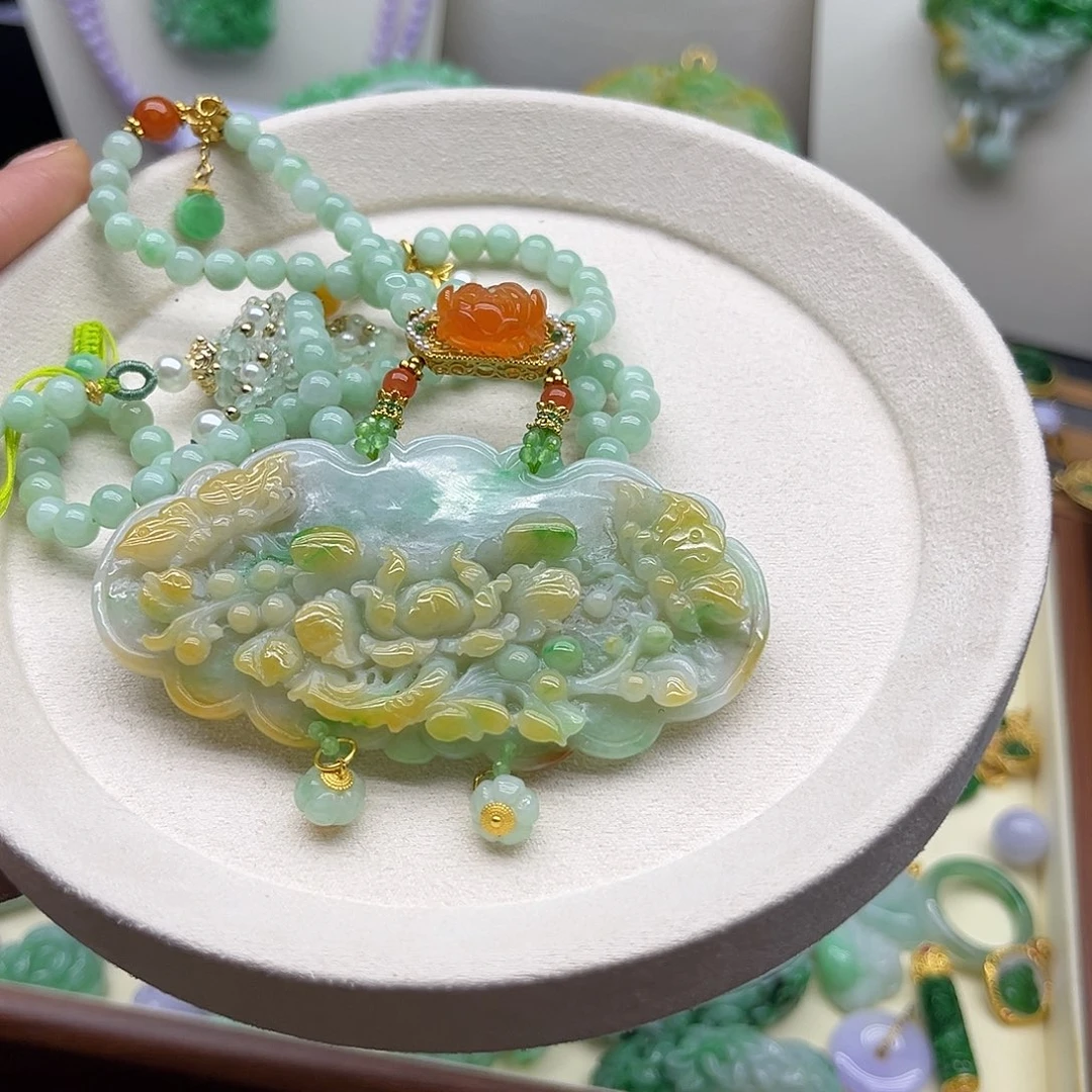 翡翠未镶嵌吊坠(赠链)翡翠吊坠