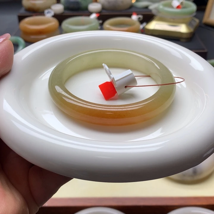未镶嵌手镯石英质玉
