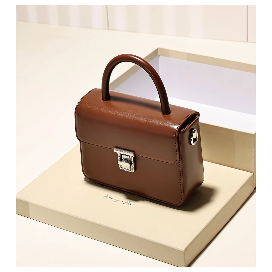 小众高级感真皮小方包女2025早秋新款复古时尚单肩包斜挎包