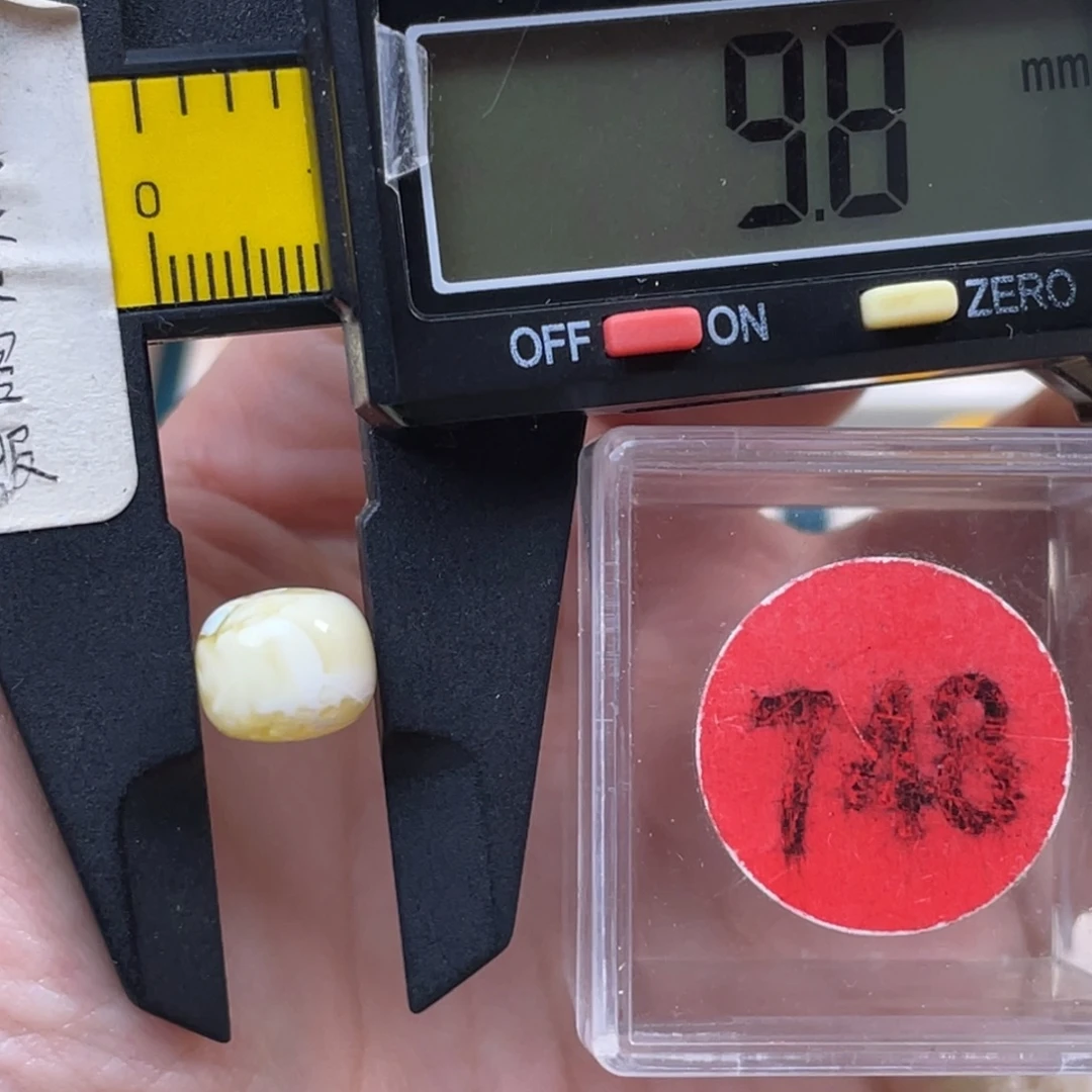 蜜蜡未镶嵌珠宝奇石