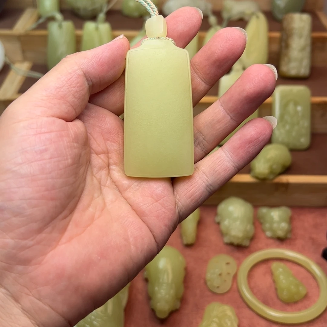 心***成颈饰未镶嵌和田玉（黄玉）