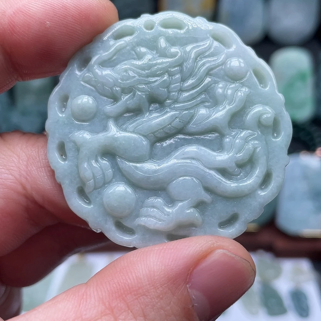 翡翠未镶嵌颈饰龙牌