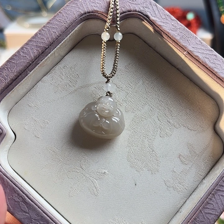 和田玉未镶嵌吊坠(赠链)