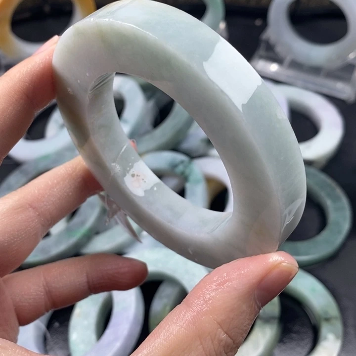 渣***辉定制翡翠未镶嵌天然翡翠手镯