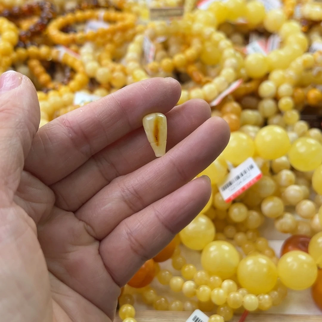 琥珀珠宝奇石未镶嵌
