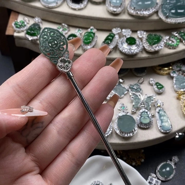 翡翠颈饰未镶嵌翡翠