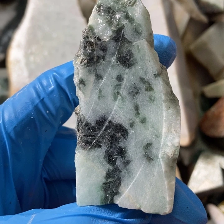 翡翠颈饰未镶嵌天然翡翠