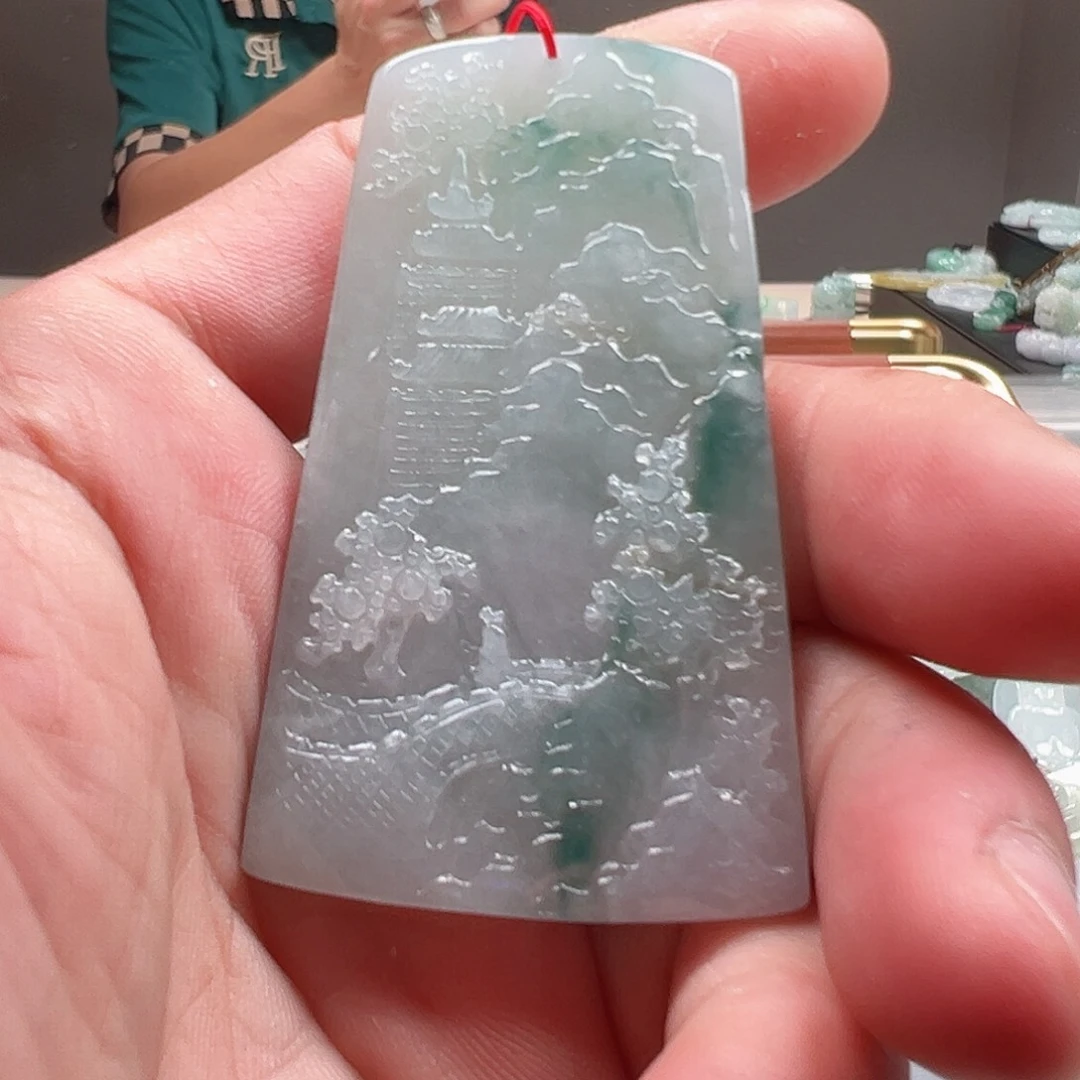 翡翠未镶嵌颈饰山水