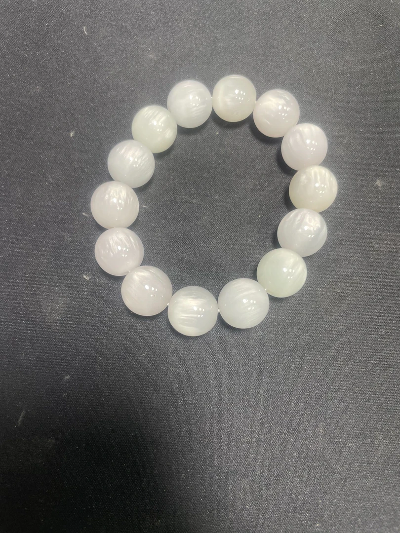 YW079  精品 手串  (无礼盒）