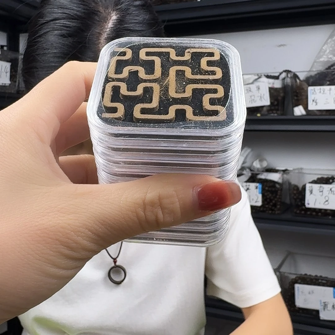 沉香香囊沉香富森红土万祥云发一捆