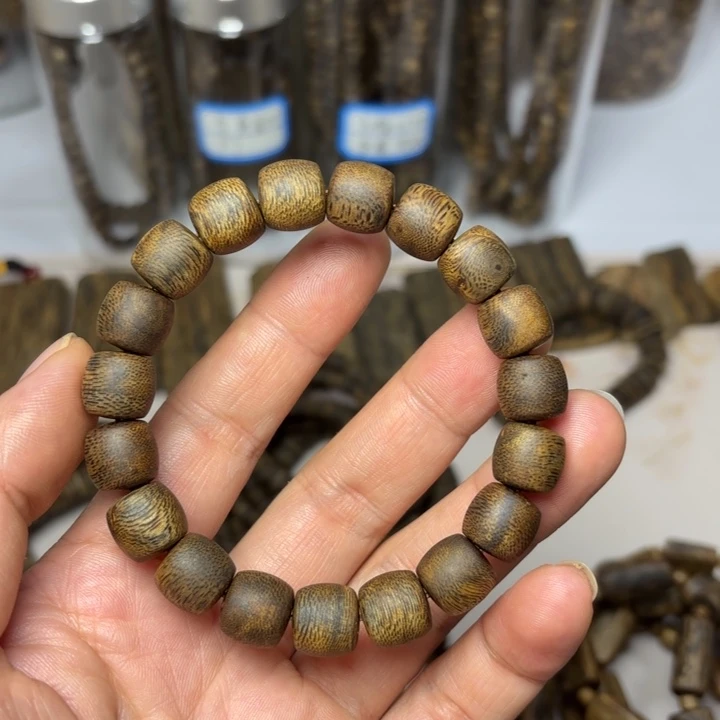 沉香手串寸*奇楠沉香鼓珠单圈，11.6克透顶绿品种