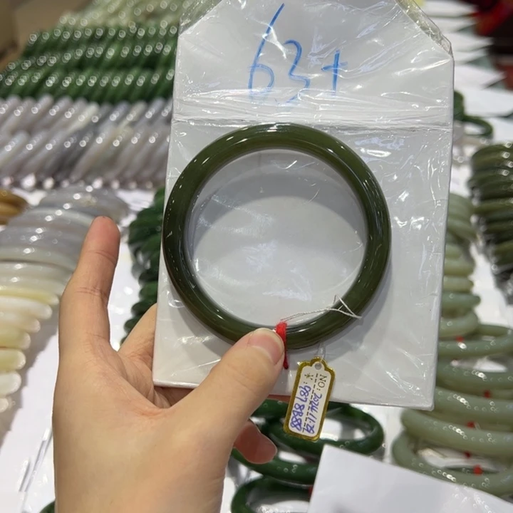 新****和田玉未镶嵌手镯