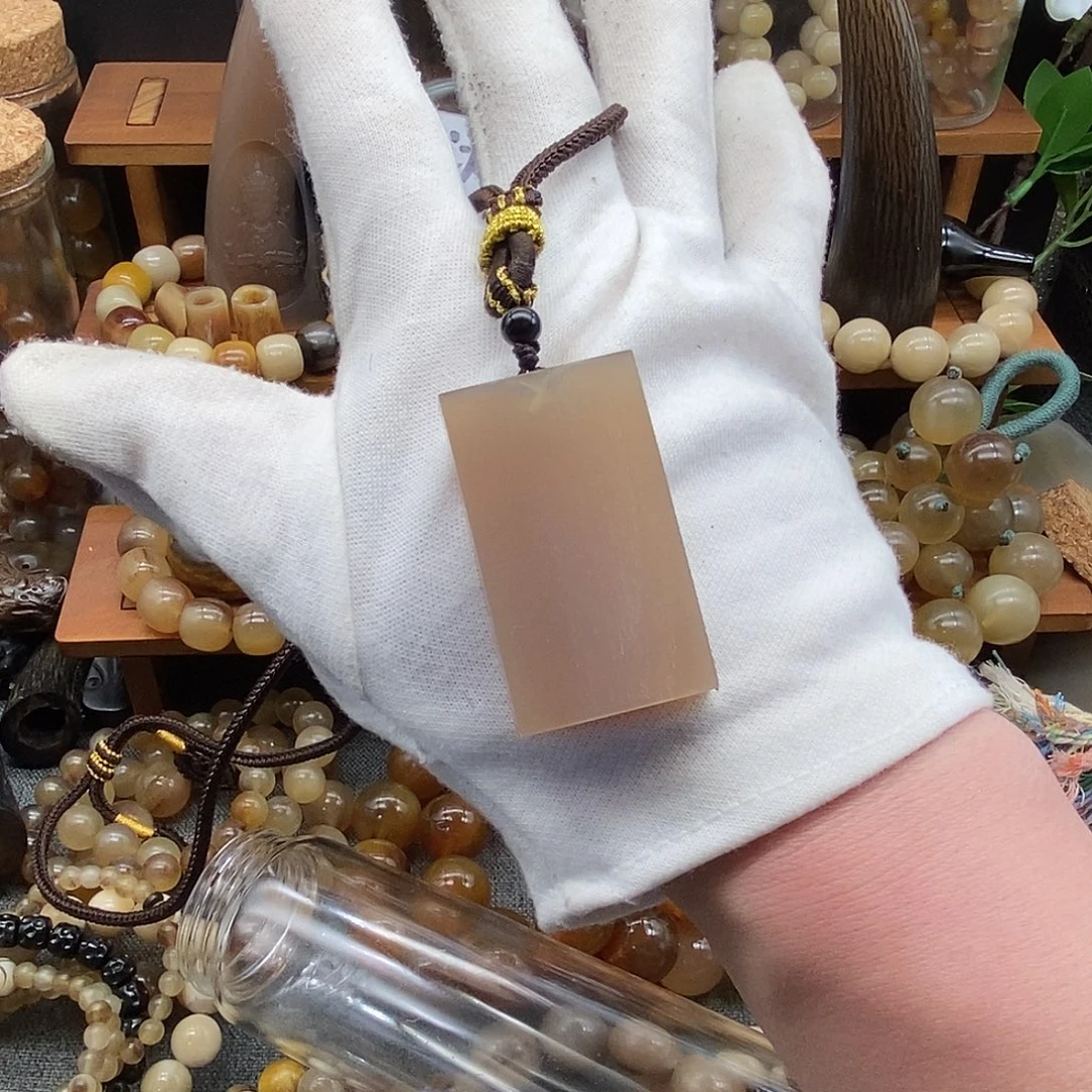 布艺非金属一等料白水牛角无事牌项链