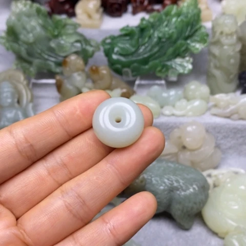 陈***敏和田玉未镶嵌挂件