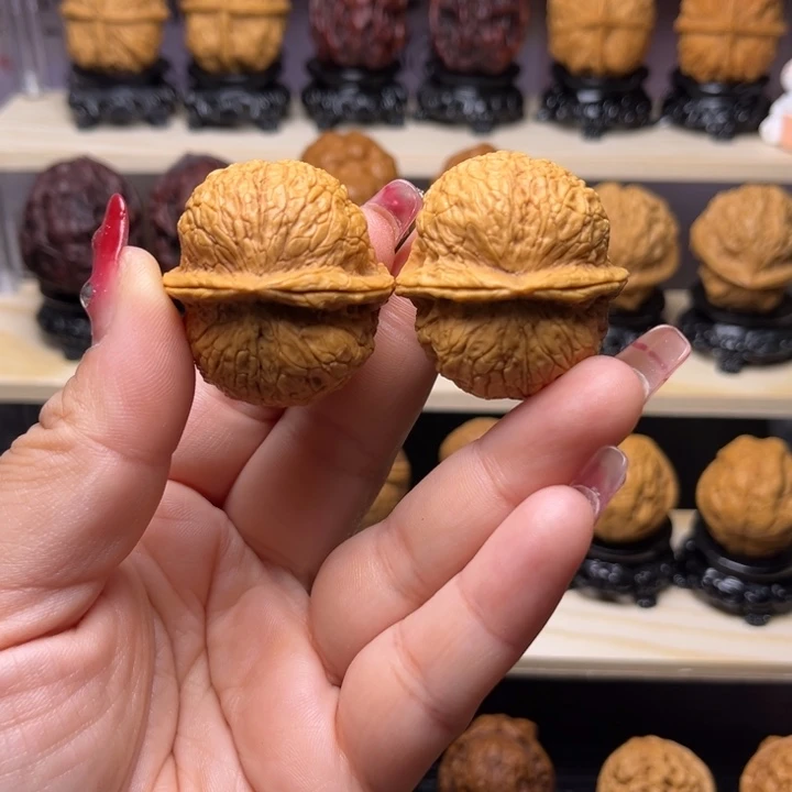 文玩核桃吊坠23w狮子头37尺